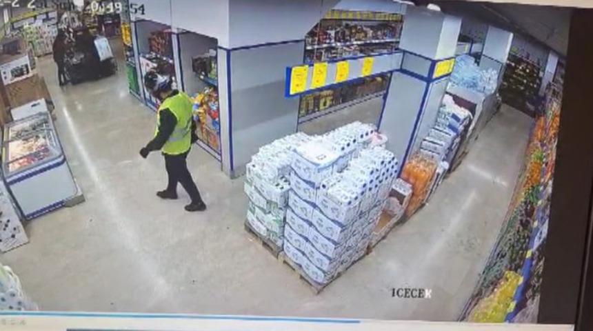 İki ayrı markette kasiyerleri gasp eden şüpheli yakalandı... Polise sorduğu soru şaşkınlık yarattı!