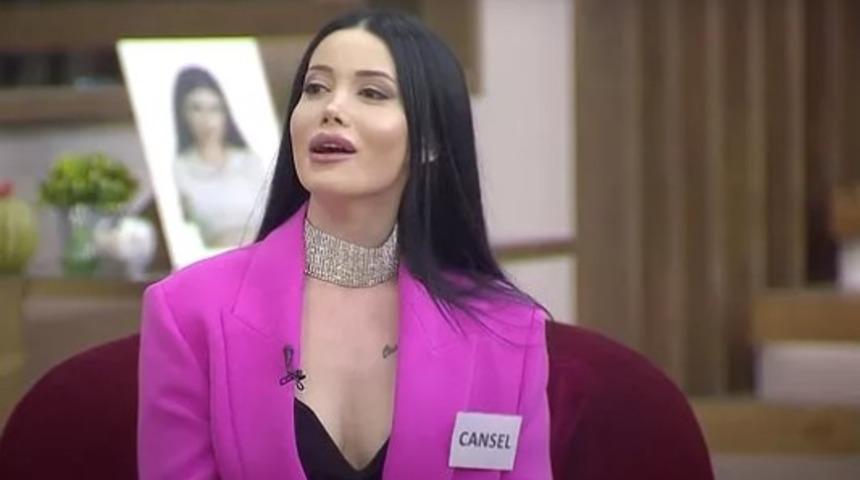 Kısmetse Olur yarışmacısı Cansel Ayanoğlu soluğu Saraçhane'de aldı! Açtığı pankart dikkat çekti