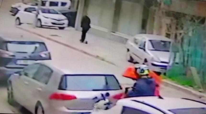 Dönüp bakınca neye uğradığını şaşırdı... 6 yaşındaki çocuğa skuter hırsızı şoku!