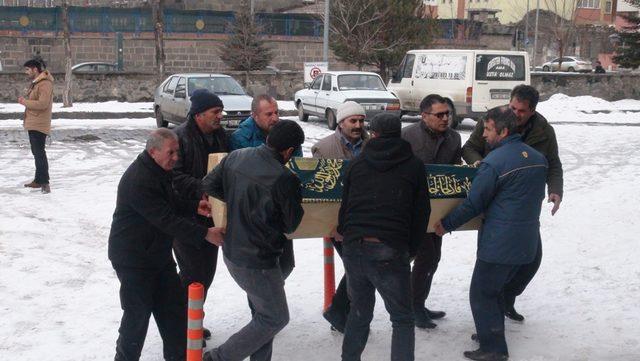 Oğlunun doğum gününde eşi tarafından öldürülen anne toprağa verildi