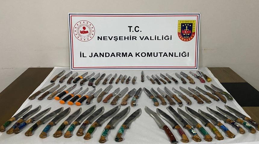 Nevşehir'de yasa dışı silah ticaretine yönelik operasyon! 21 silah ve 66 kesici alet ele geçirildi, 2 şüpheli yakalandı