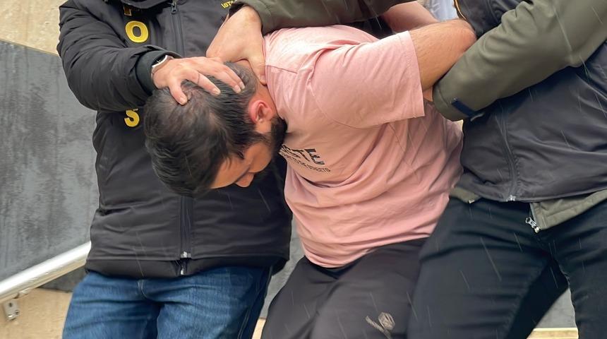 İstanbul'da iki marketten silahla soygun yapan zanlı tutuklandı