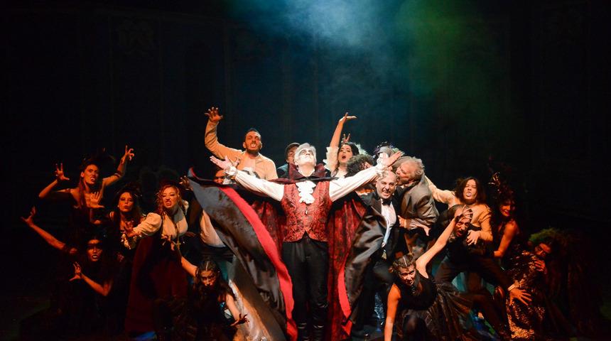 Devlet Tiyatroları rekora koşuyor! Bakan Ersoy duyurdu: “Sanatın gücüyle tiyatro sahnesinde tarih yazıyoruz”