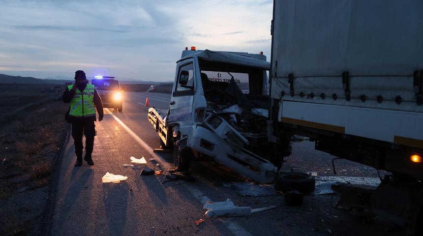 Sivas'ta trafik kazası: 3 kişi yaralandı