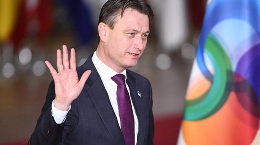 Putin'le görüştüğüne dair yalan söyleyen Hollanda Dışişleri Bakanı istifa etti