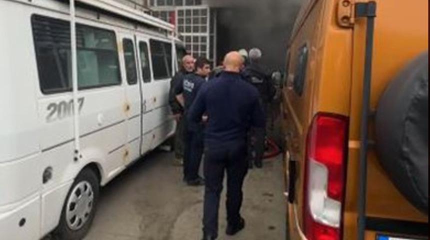 Tekirdağ'da scooter patladı, karavan atölyesi alevlere teslim oldu