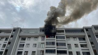 Kocaeli'de 7 katlı binada yangın: Mahsur kalan 8 kişi kurtarıldı