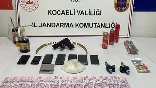 İki ikamette 1 kilo 25 gram metamfetamin ele geçirildi