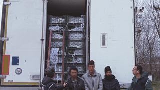 Amasya'da karpuz taşıyan tırın dorsesinde 3 düzensiz göçmen yakalandı