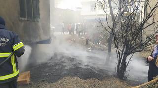 Diyarbakır'da plastik kasa deposunda yangın! İtfaiye ekipleri tarafından söndürüldü