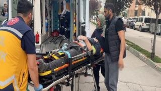 İnşaatta çöken iskeleden düşen işçinin bacağı kırıldı