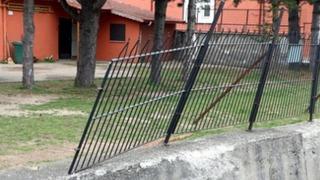 El frenini çekmeyi unuttu, öğrenci servisi kanala düştü