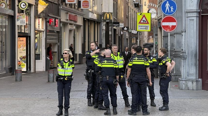 Amsterdam'da Dam Meydanı yakınlarında bıçaklı saldırı: 4 yaralı