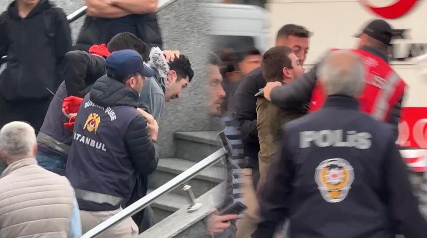 Şişli'de Ekrem İmamoğlu'nun tutuklamasını protesto eden öğrenciler gözaltına alındı
