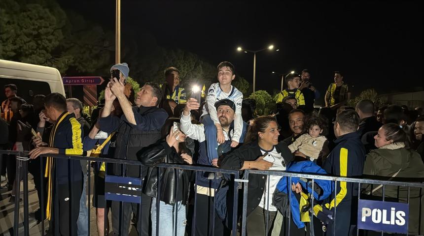 Fenerbahçe’ye Bodrum’da coşkulu karşılama