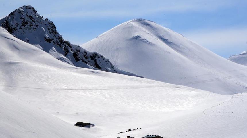 Bölgede çığ tehlikesi sürüyor