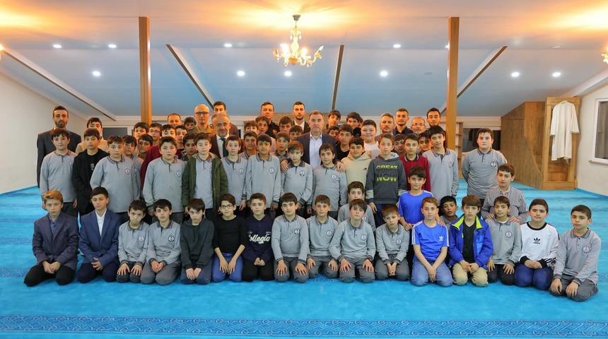 Vali Eldivan hafız adaylarıyla iftar programında bir araya geldi