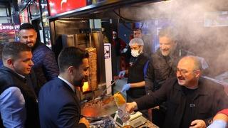 Mustafa Varank, Ankara'da gençlerle kokoreççide sahur yaptı