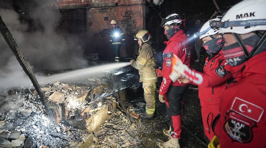 Bursa'da 18 ahşap ev alev alev yandı