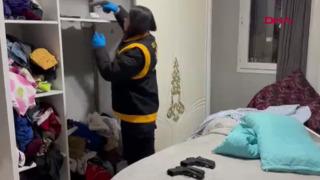 Neredeyse evin her yerinden çıktı! 21 tane ruhsatsız silahı saklamış