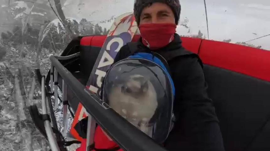 Sarıkamış'ta ilginç görüntüler... Kedisiyle snowboard yaptı! Büyük ilgi gördü