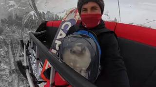 Sarıkamış'ta ilginç görüntüler... Kedisiyle snowboard yaptı! Büyük ilgi gördü