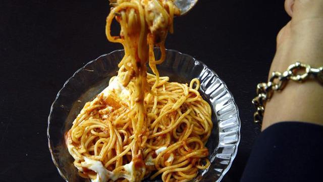 Yediği makarna ölümüne yol açtı! Oluşan bakterinin sebebi ortaya çıktı...