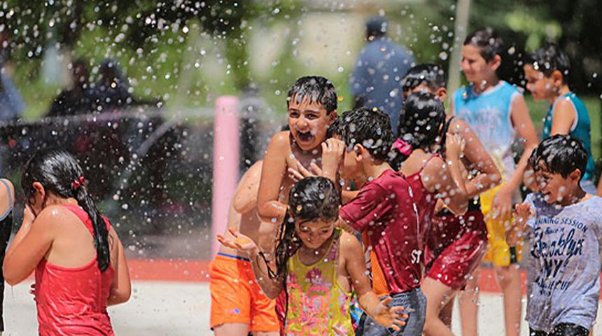 Oyun alanındaki sudan beyin yiyen amip bulaştı! Küçük çocuk 2 ay sonra hayatını kaybetti...