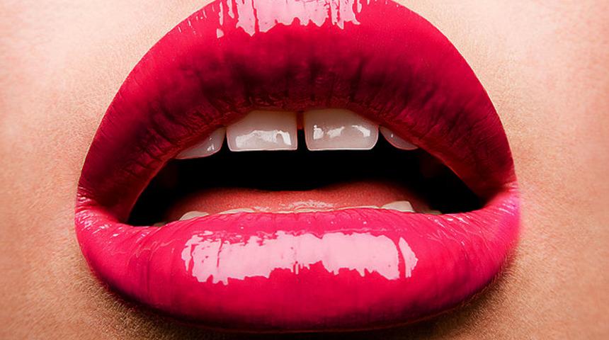 Güzelliğinizi kışkırtıcı ve dolgun dudaklarınızla tamamlayın 