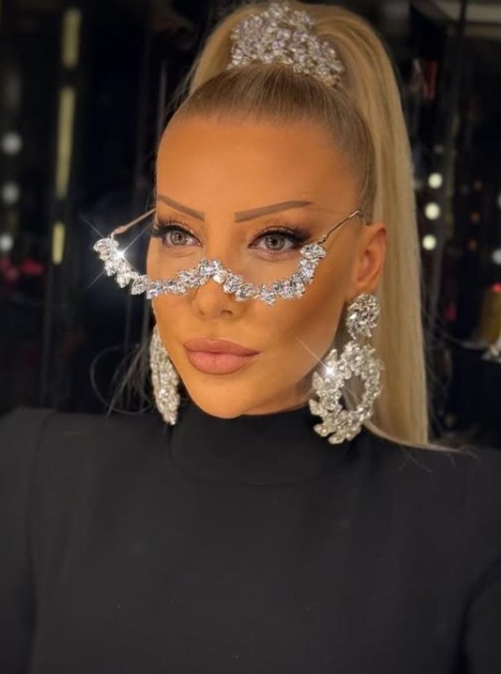 Evinden çok burada vakit geçiriyor... Ünlü modacı Gülşah Saraçoğlu lüks atölyesinin kapılarını açtı G2