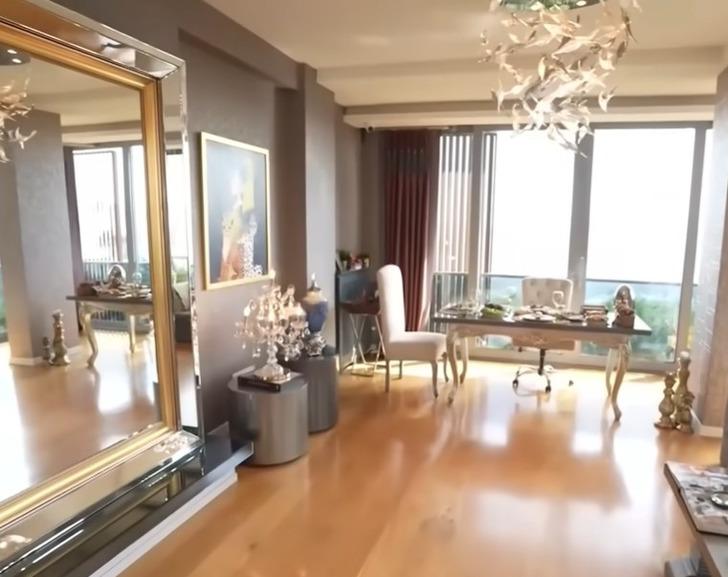 Evinden çok burada vakit geçiriyor... Ünlü modacı Gülşah Saraçoğlu lüks atölyesinin kapılarını açtı G4