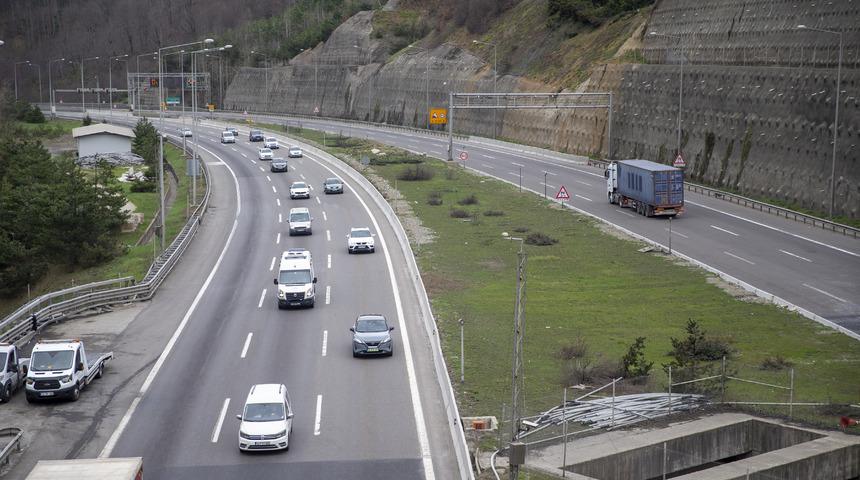 Anadolu Otoyolu'nun Bolu Dağı kesiminde bayram tatili hareketliliği