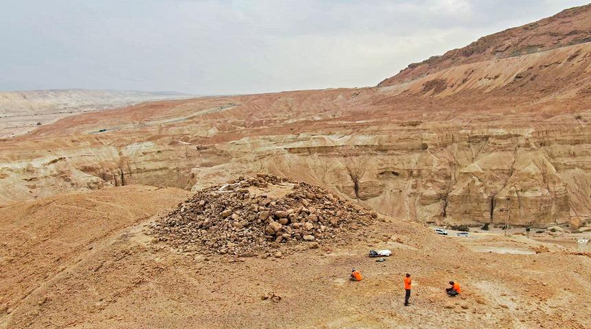 Yahudiye Çölü'nde şaşkına sokan keşif! 2 bin yıllık piramit bulundu...