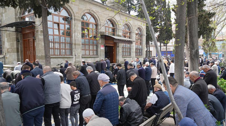 Cuma namazında camiler doldu taştı: Ramazan’ın son namazıydı...