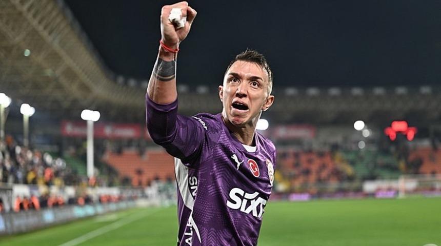 Galatasaray'da Fernando Muslera'nın gitmesine kesin gözüyle bakılıyor! İtalyanlar Sarı-kırmızılıların yeni kalecisini böyle duyurdu
