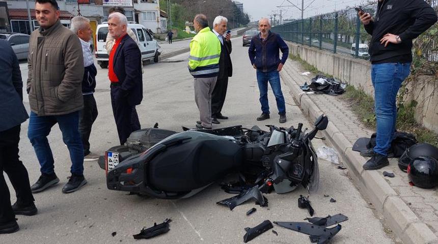 Samsun'da hafif ticari araç ile motosiklet çarpıştı: 2 yaralı