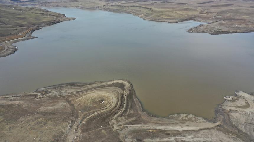 Hava sıcaklığı arttı, Kars Barajı'ndaki buzlar eridi