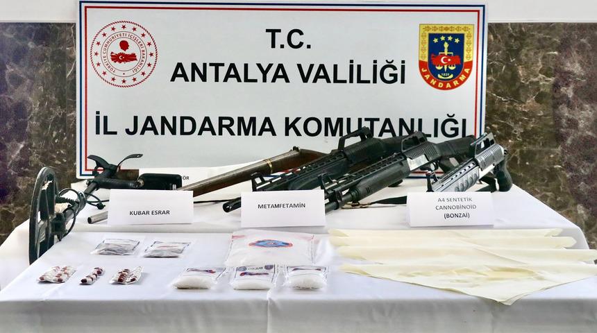Alanya'da uyuşturucu operasyonu! Gözaltına alınan 72 şüpheliden 21'i tutuklandı