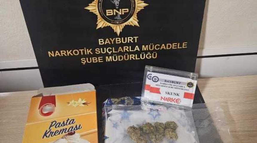 Bayburt'ta kargoyla gönderilen paketten uyuşturucu çıktı