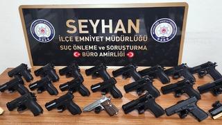 Adana'da düzenlenen operasyonda 22 ruhsatsız tabanca ele geçirildi