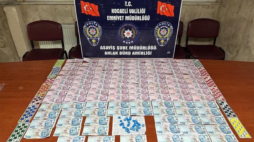 Kocaeli'de kumar oynayan 7 kişiye 64 bin 729 lira ceza kesildi, 17 bin 800 lira paraya el konuldu