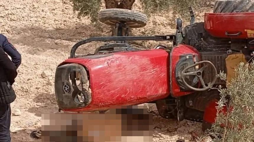 Feci ölüm! Traktörün altında kaldı