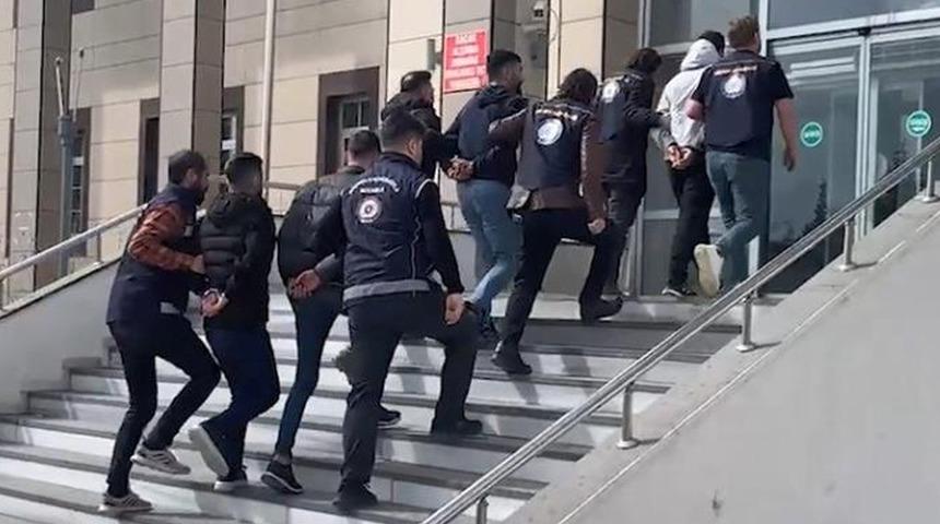 Bitlis'te göçmen kaçakçısı 10 kişi yakalandı