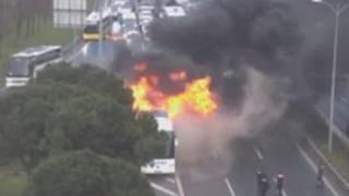 İstanbul'da panik anları! Yolcu otobüsünde yangın