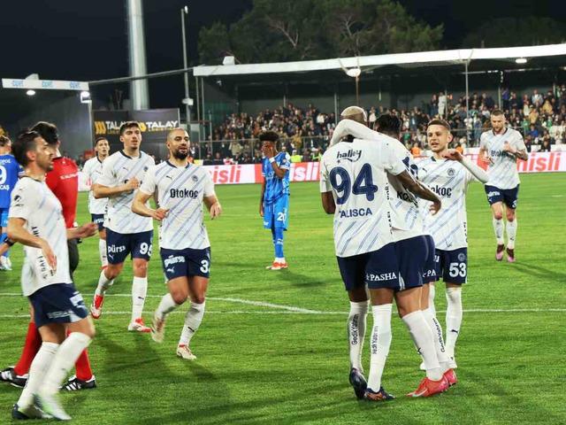 Fenerbahçe, Bodrum FK kalesine gol oldu yağdı! Zirve yarışında puan farkı 6'ya indi...