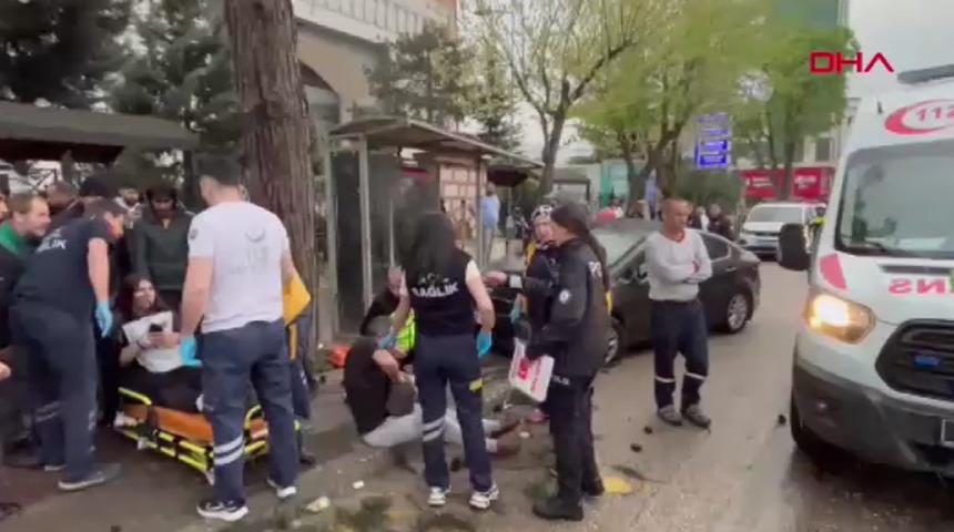 Bursa'da otomobil, otobüs durağına daldı! 6 yaralı var, 2'sinin durumu kritik