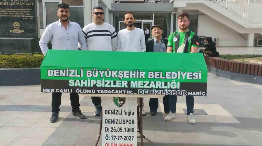 Denizlispor taraftarlarından tabutlu eylem