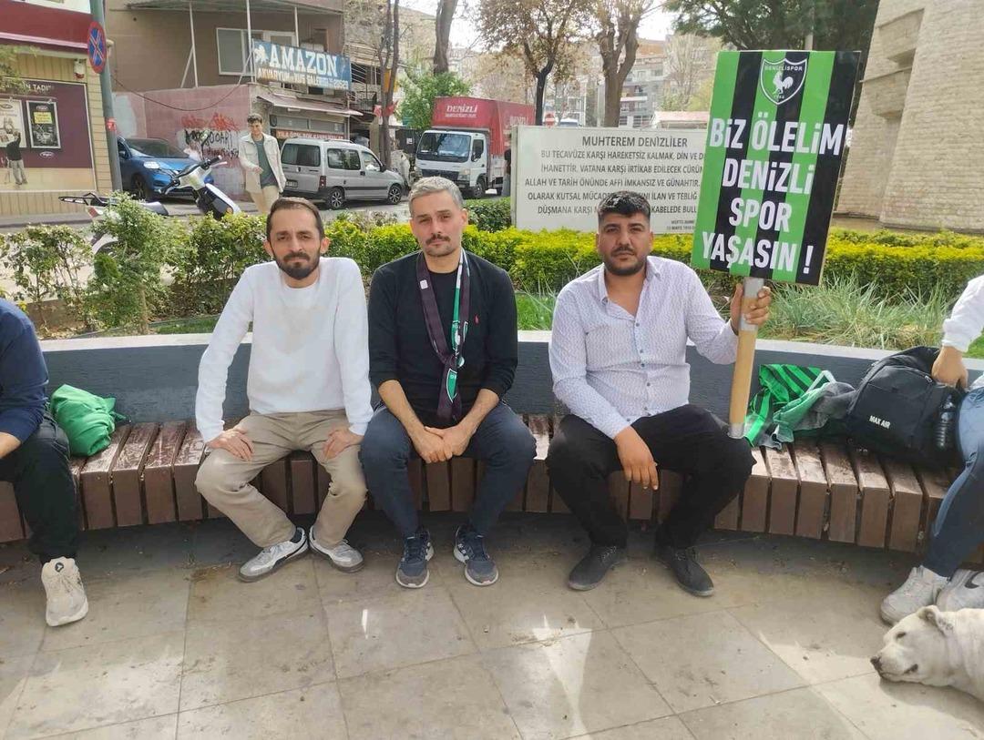Denizlispor taraftarlarından tabutlu eylem 1
