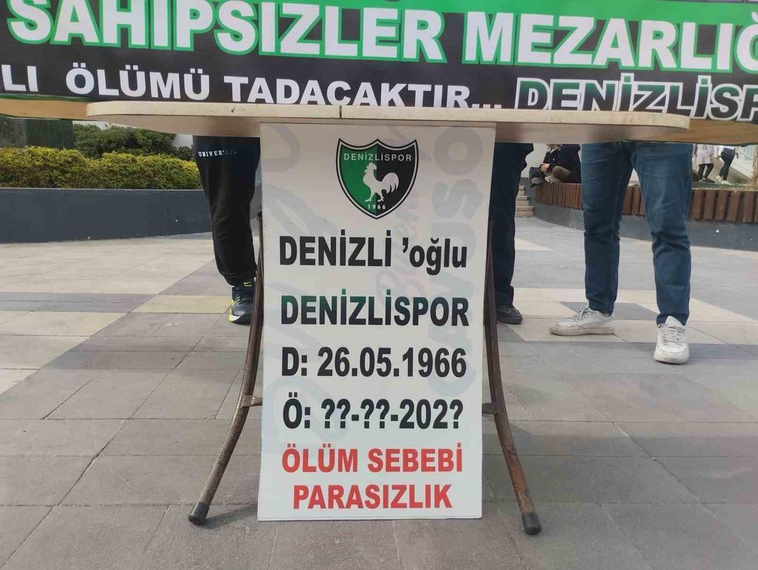 Denizlispor taraftarlarından tabutlu eylem 2