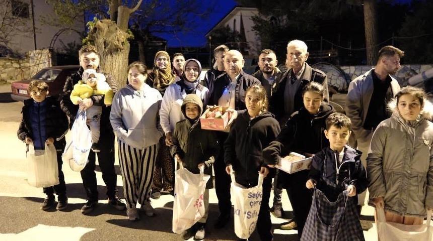  Çavuşlar Mahallesi’nin Arife günü şeker toplama geleneği yaşatılıyor